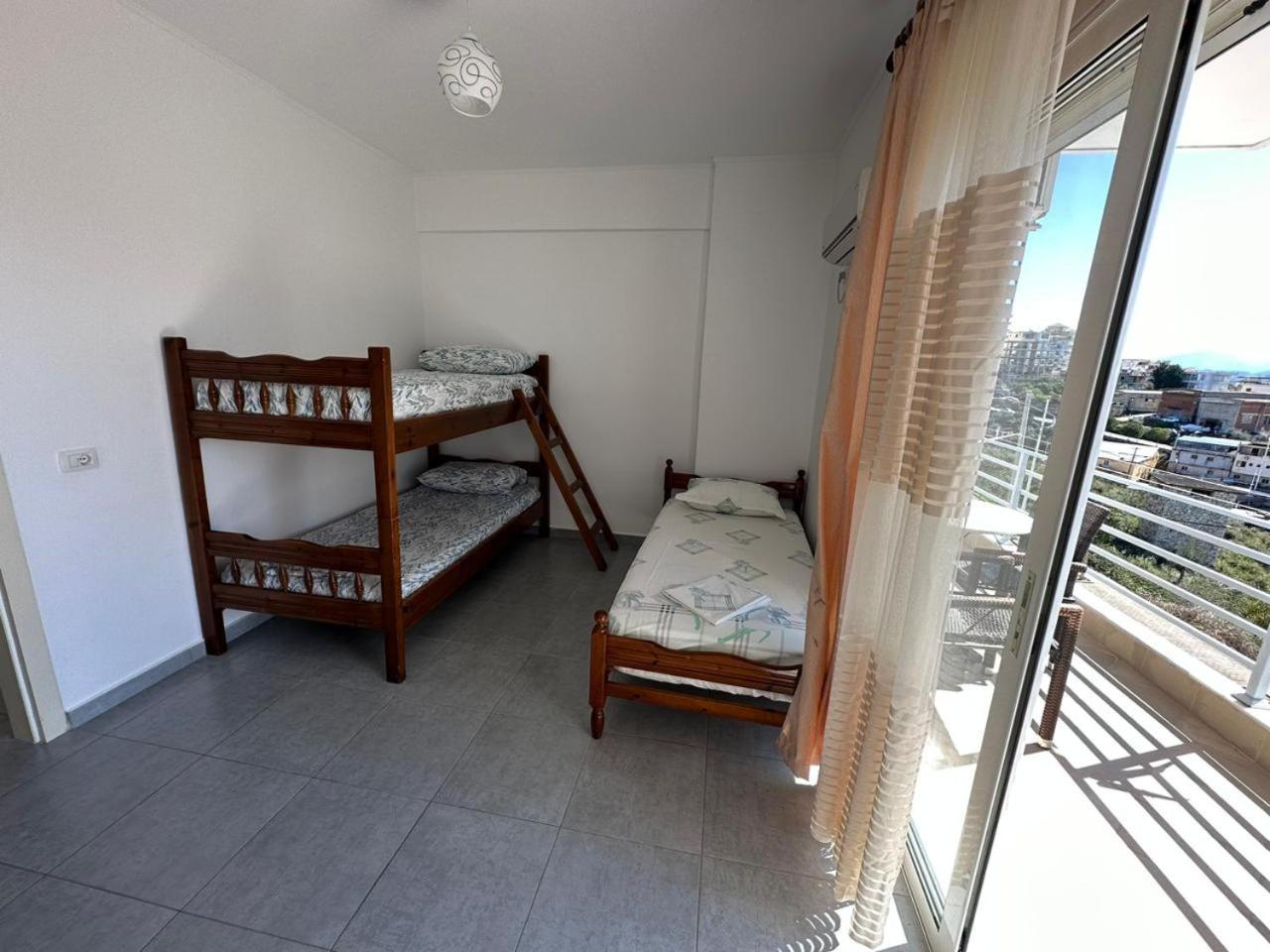 Oni's * Sarandë